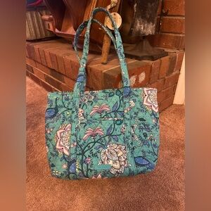 VERA BRADLEY TOTE BAG